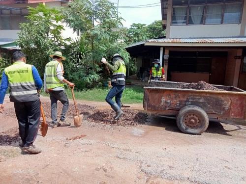 การซ่อมบำรุงถนนทรุด บริเวณหมู่บ้านป่าดู่ ซอย 9 และ ซอย 10 มหาวิทยาลัยขอนแก่น